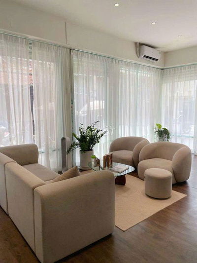 Chủ cho thuê nguyên căn 456 Cao Thắng gần 3/2. DT: 4,5 x 18m, 3 lầu,5P