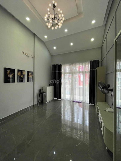 cho thue căn hộ Duplex Mặt tiền Nguyễn Trai - 5pn. Trung tâm q. 5