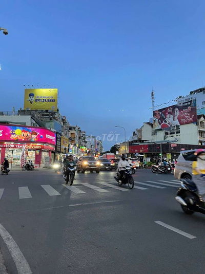 Nhà mặt tiền đường Thành Thái + Tô Hiến Thành bán dụng cụ y tế