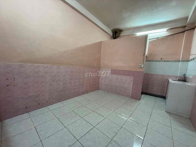 Quận 7, Phòng chính chủ cho thuê 2400k, bảo vệ 24/24