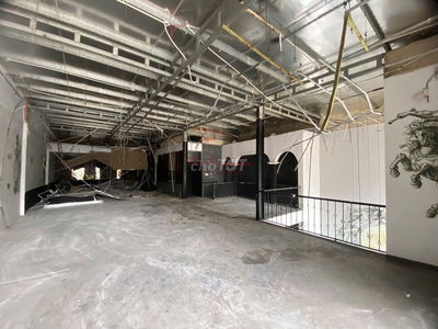 KINH ĐIỂN - NHÀ FULL KÍNH MẶT VỈA HÈ 8M Q5 - GIÁ CHỈ 2XX !!!