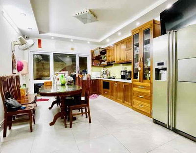 NHÀ Ở NGAY 55m NGUYỄN VĂN HUYÊN, gần oto