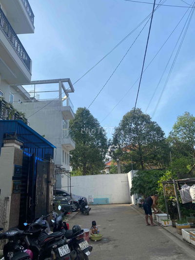 CHO THUÊ NHÀ NGUYÊN CĂN NGAY CẦU TĂNG LONG, QUẬN 9,HẺM XE HƠI