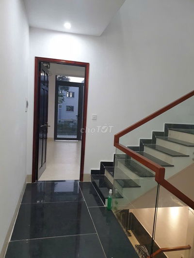 Nhà 7 phòng ngủ nội thất cơ bản, máy lạnh đủ