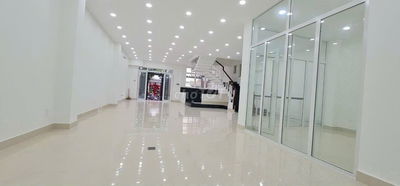 Văn phòng, showroom,... Hầm 3 sàn trống suốt, máy lạnh đầy đủ, 500m2