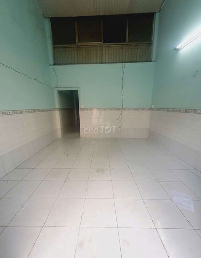 Nhà có gác gần cầu vượt ngã tư ga. Dt 4x15m