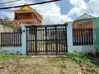 Bán đất tặng nhà cấp 4, dt 9mx30m, mặt tiền Vườn Thơm, Xã Bình Lợi