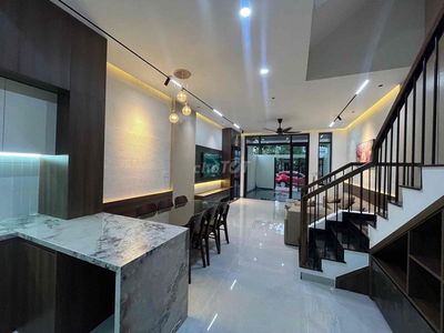 KHÔNG THỂ ĐẸP HƠN NHÀ 3 TẦNG MẶT TIỀN HOÀ XUÂN CỰC CHILL ,CÓ GARA ÔTÔ