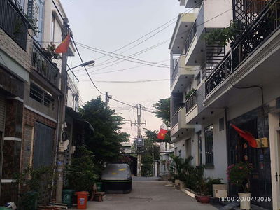 Nhà hẻm xe hơi: Diện tích 50,4m2- Gồm 1 trệt - 3 lầu - 4PN-5WC - PK...