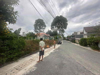 Mặt tiền nhựa dân kín