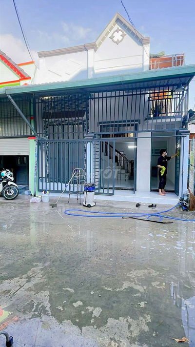 Nhà gác lửng  bình chuẩn mới đẹp đường để xe hơi 7 chỗ