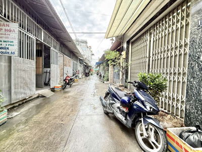 BÁN GẤP NHÀ NGUYỄN VĂN QUÁ - GẦN CHỢ CẦU- QUA Gò VẤP 2P