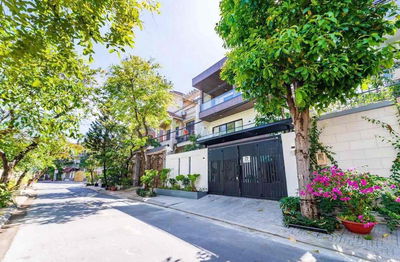 cho thuê biệt thự hiện đại Quận 7 (20x10m) 2 lầu 7pn,7wc giá cho thuê