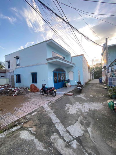 Cho thuê 8 triệu 3 pn đường xe hơi cọc 1 tháng