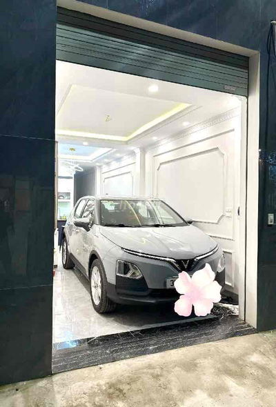 nhà đẹp thạch bàn thang máy xịn- nội thất đầy đủ