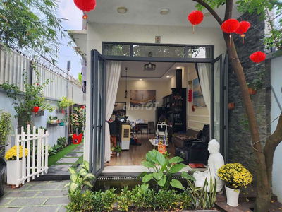 Căn biệt thư ngay chợ Thới Tứ khu dân cư  rất đông