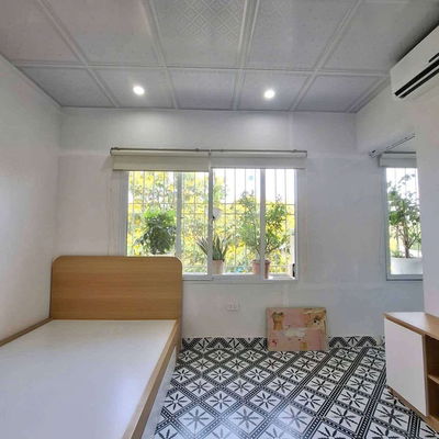 1 tỷ TT Quỳnh Mai, 30m 1N1WC, sát phố ô tô đỗ, view đẹp, full nội thất