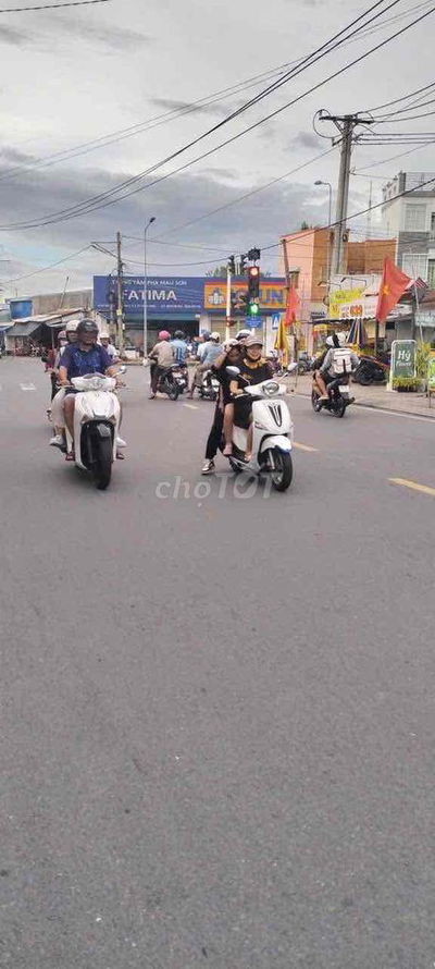 NHÀ CẤP 4 có gác lửng PHƯỜNG 3 gần chợ