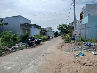 Chỉ 1ty1 nhà cấp bốn sát bên chợ giục tượng