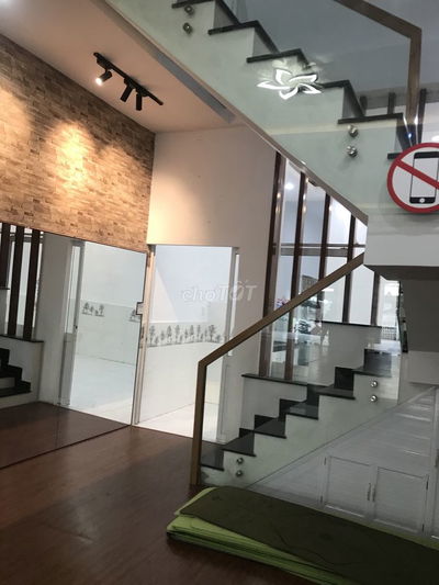 Nhà 1 lầu,thiết kế đẹp, 5m x 30m, 3PN,2WC,hẻm 10m Hậu Giag,kd Yoga Spa