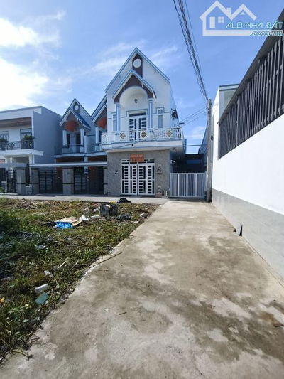 💎 Bán Gấp Nhà 1 Trệt 1 Lầu Mỹ Lộc – 4 PN - Sân Ô Tô – Sổ Riêng – Giá Tốt