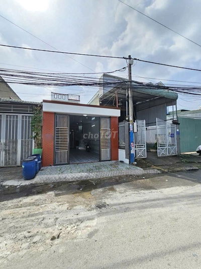 Nhà đường Nguyễn Thị Tươi, phường Tân Bình, TP Dĩ An.