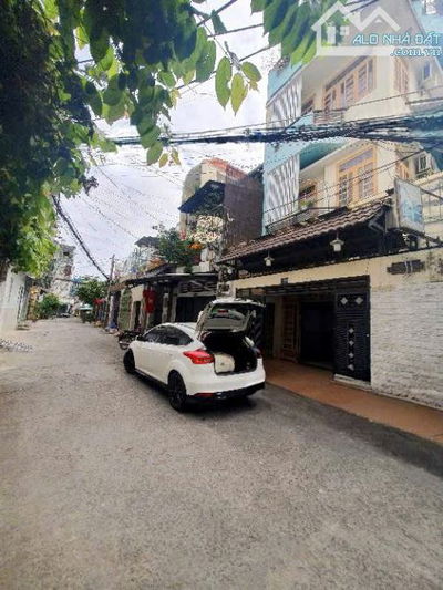 CĂN GÓC 2 MẶT TIỀN - HẺM  XE HƠI NGỦ  NHÀ CÁCH Q.5 KHOẢNG 400 mét , 5x25m CHỈ NHỈNH 12 TỶ