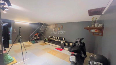 Bán Nhà Võ Chí Công.DT 40m 2 tầng. Giá 1.7 Tỷ .Liên Hệ: ***