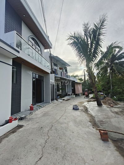 Nhà trệt lầu lộ ô tô