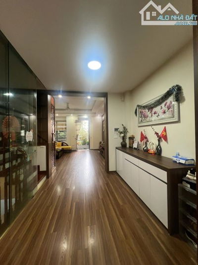 Siêu phẩm phố Thái Hà,  64m2, Lô Góc, 5 tầng, ô tô chạy vòng,  giá 31,9 tỷ