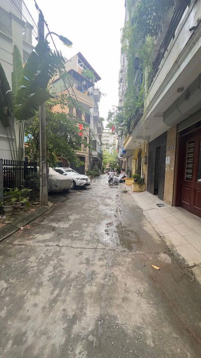 Nhà phân lô ngõ 78 phố Duy Tân, Dt 50m2 x 5 tầng, ô tô tránh nhau