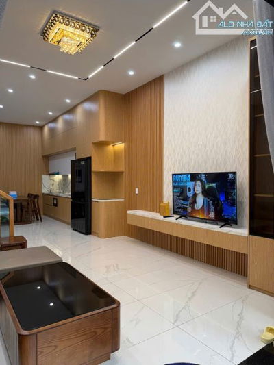 CHỈ 10.x TỶ- NHÀ 3 TẦNG MỚI FULL NỘI THẤT - MẶT PHỐ- ĐỐI DIỆN TRƯỜNG ĐH KIẾN TRÚC & ĐỐNG Á