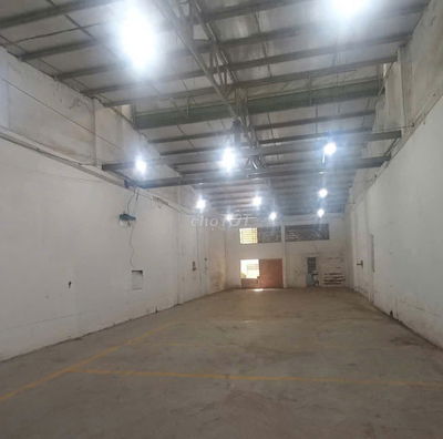 Cần cho thuê gấp kho DT 200m giá chỉ 11tr/th.