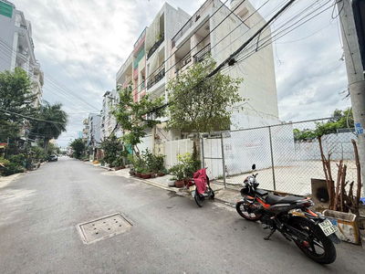 Chính chủ cần bán lô đất tại đường số 37 sổ hồng cầm tay tại Q7