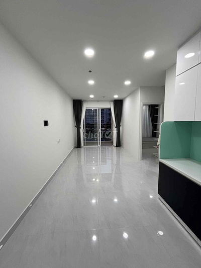 Cho thuê căn hộ có nội thất nhà đẹp mới ở liền cách đại học RMIT 900m