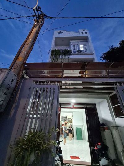 NHÀ 4X18M 1 TRỆT 3 LẦU 4PN CÓ MÁY LẠNH ĐƯỜNG 6M THÔNG