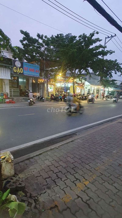 Bán nhà mặt tiền