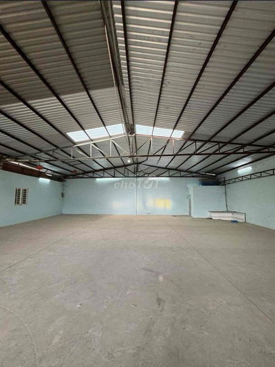 kho xưởng 300m2 đường cont, ngã 4 HBP, Thủ Đức