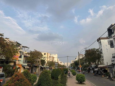 Chủ kẹt bán gấp MTNB Lê Lăng. Dt 12m x 18m. Cấp 4. Giá 24.8 tỷ