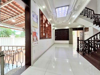 CHo thuê MB ngay trường tiểu học, có lối đi riêng, hầm xe, thang máy