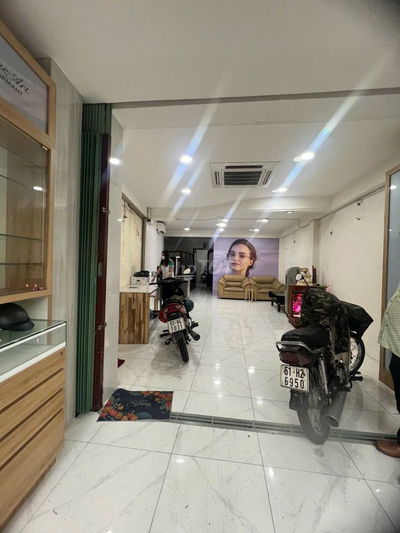 Cho thuê tầng trệt mặt tiền Trần Bình Trọng Q5