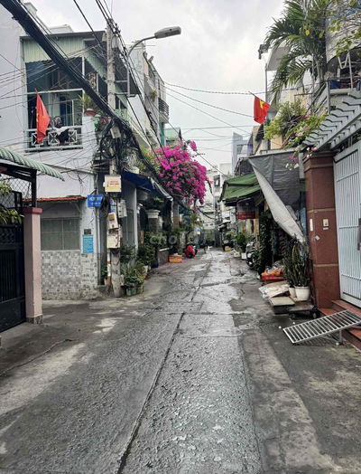 BTCT kiên cố - Hẻm thông Bùi Văn Ba - 4 x 16m - Sơn lại như mới