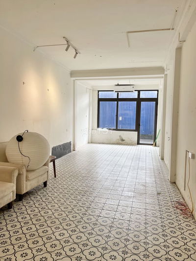 Chính chủ cho thuê 90m2 - 2 mặt thoáng + sân riêng - kinh doanh ngay!