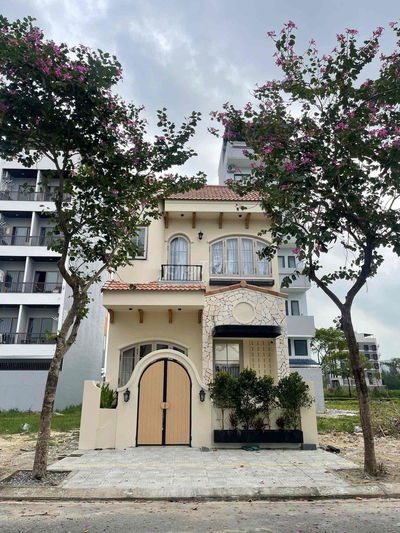 Cho thuê nhà 4 phòng ngủ có hồ bơi. Nhà mới