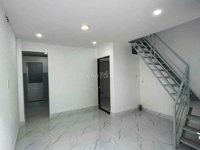 Nhà 2 tầng - 26m2 - ngang 3.9m nở hậu tài lộc - ngay sau uỷ ban q9 cũ
