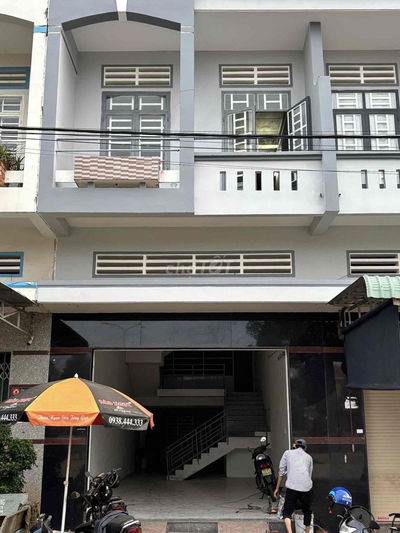 CHO THUÊ NHÀ MẶT TIỀN SÁT TRUNG TÂM THƯƠNG MẠI CHÂU ĐỨC