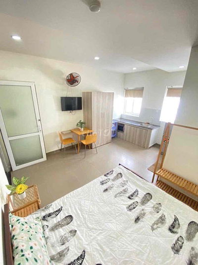 CHÍNH CHỦ CHO THUÊ STUDIO FULL NT CỬA SỔ TRỜI THOÁNG GẦN HUTECH KHU U