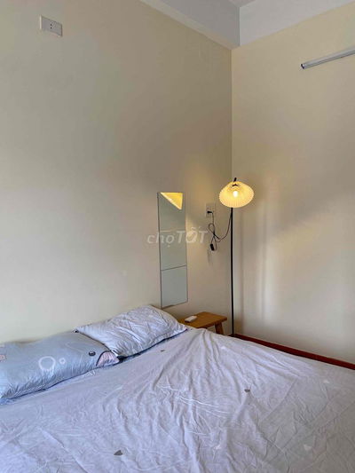 Phòng đầy đủ tiện nghi chỉ vào ở