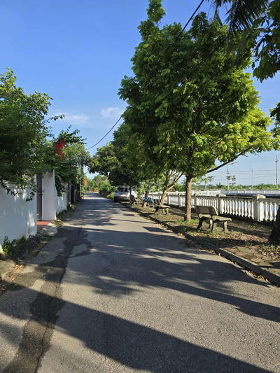 Đất Gia Lâm, 42m2, mặt tiền 4.2m, ô tô cách 15m. Sổ đỏ đầy đủ.