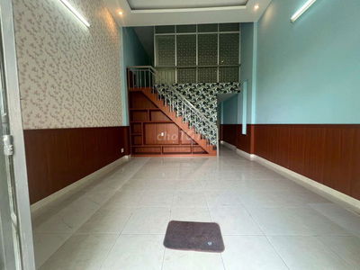 Cho thuê nhà nguyên căn hẻm 545  ngay Vinhomes gank pank